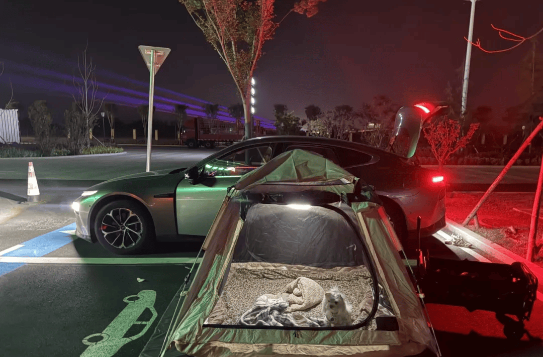 国庆期间年轻人旅行掀起“帐篷过夜”热潮不朽情缘平台登录入口不住酒店住帐篷！(图3)